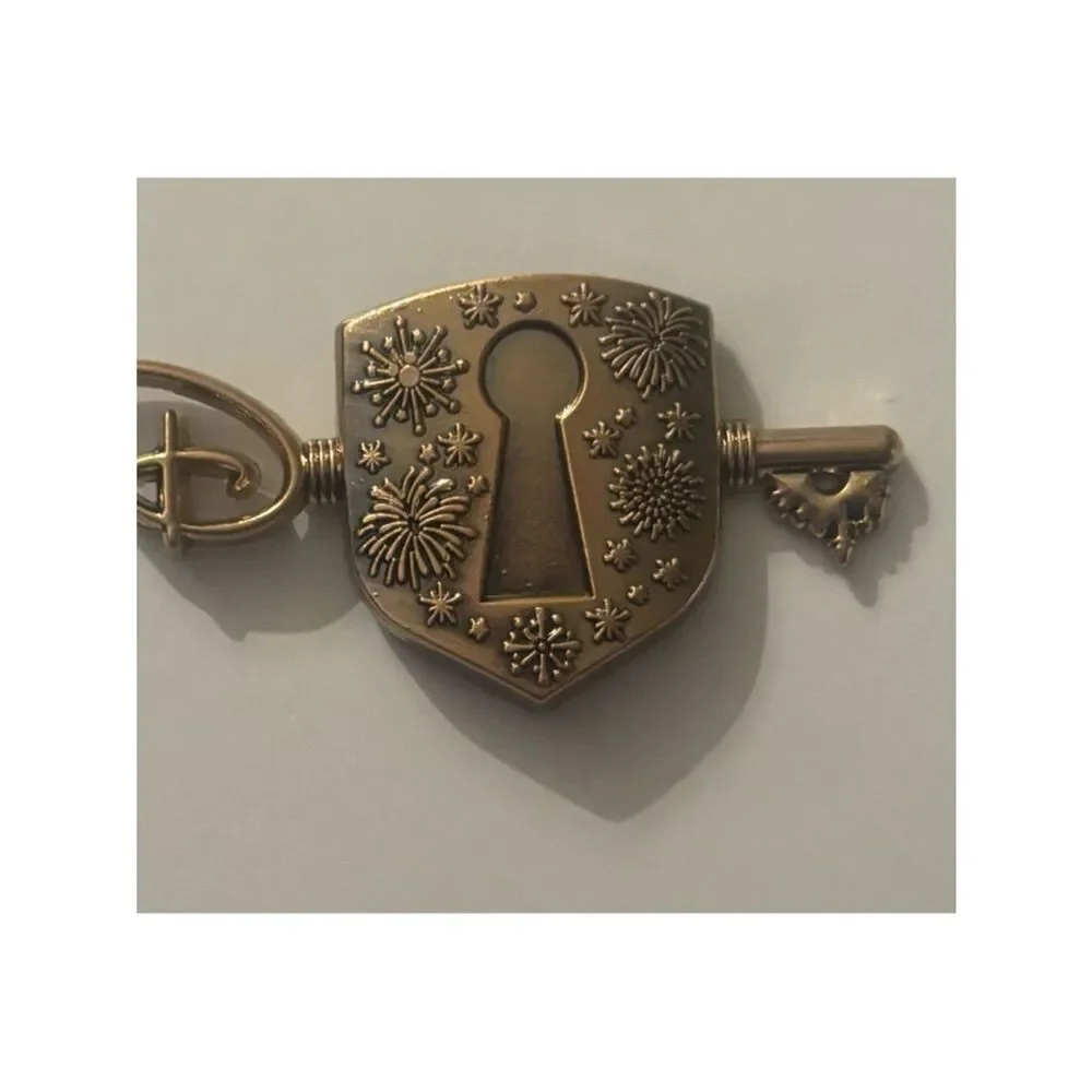 Disney Parks Store Key and Lock Pin ~ Pristine